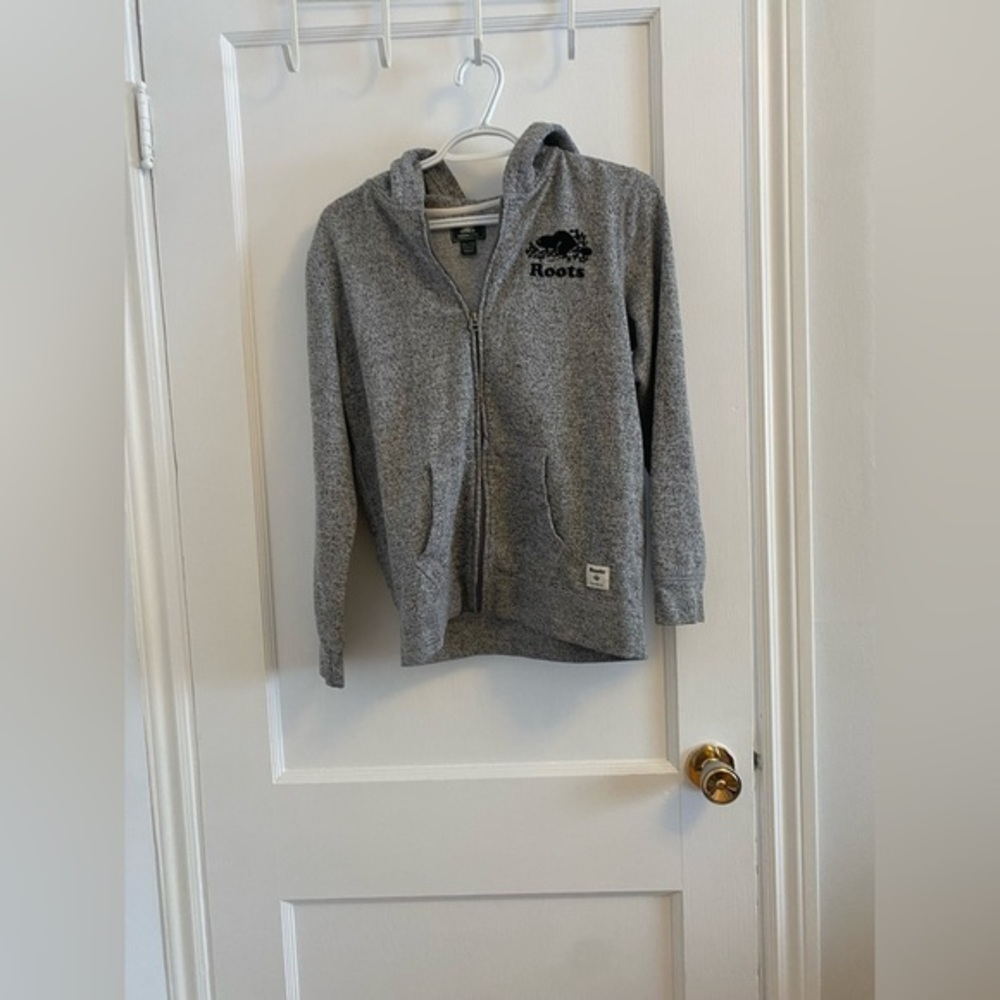 ROOTS size small